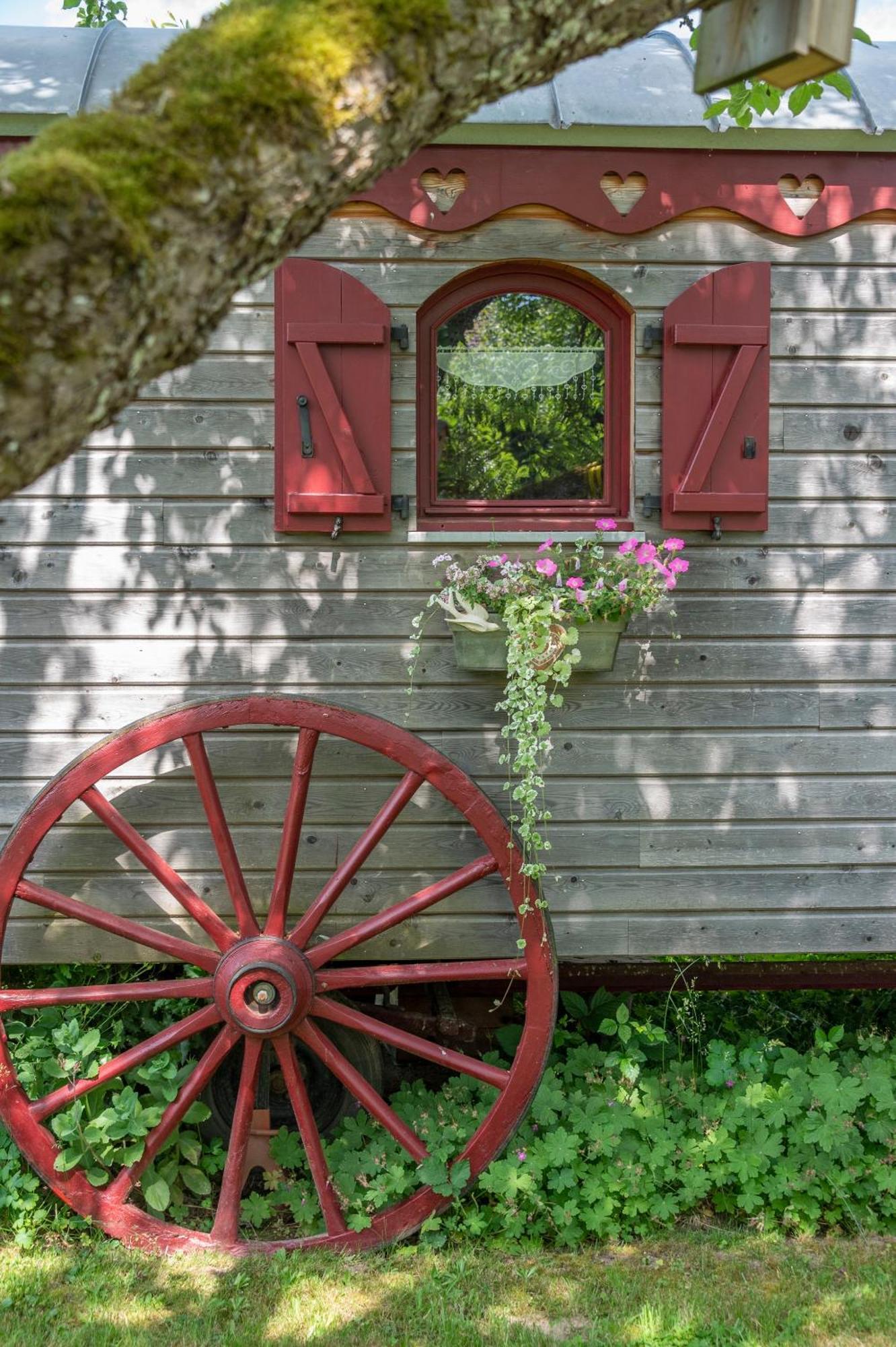 Roulotte Le Temps De Rever Bed & Breakfast Saint-Michel-sur-Meurthe Dış mekan fotoğraf